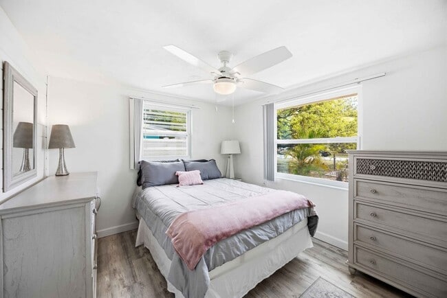 Photo - 370 E Fray St