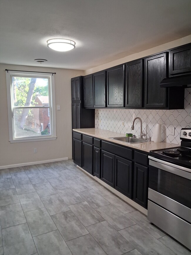 Building Photo - 4 115th St Unit 2R