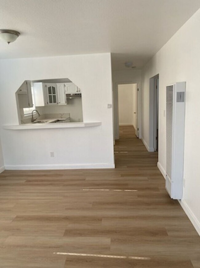 Photo - 9815/9817 HOLMES AVENUE Unit 9815