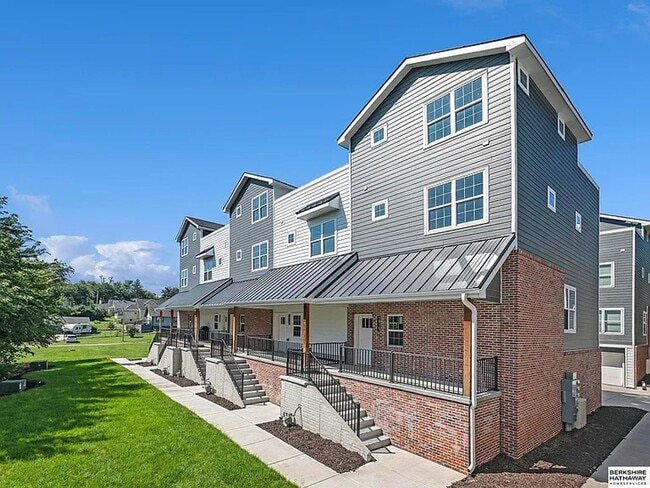Building Photo - New Construction, 2 bed, 3 bath Row Home, ...