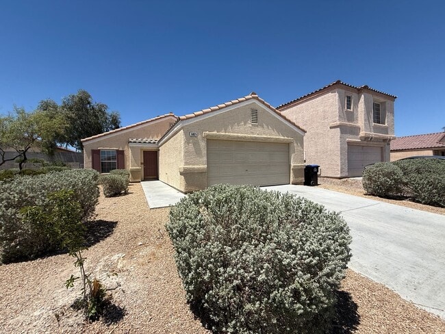 Building Photo - NEW Paint + NEW Carpet + NEW blinds + NEW ... Rental