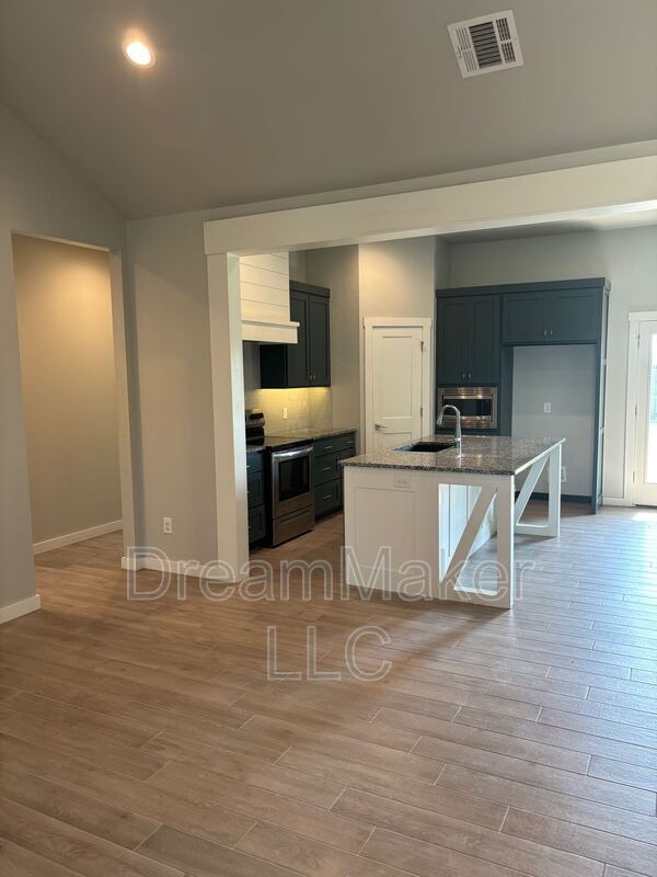 Photo - 5225 Red Maple Ave