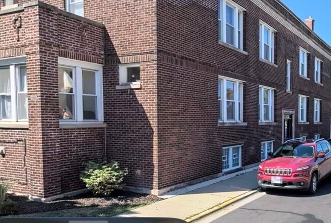 Building Photo - 1900 S Harvey Ave Unit 2W