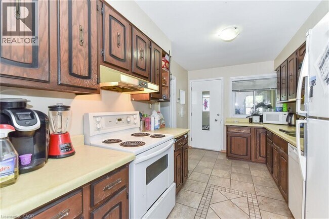 Photo - 166 Elgin Crescent