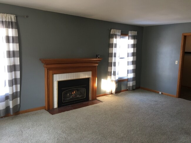 Livingroom - 801 Wolff St Unit Home