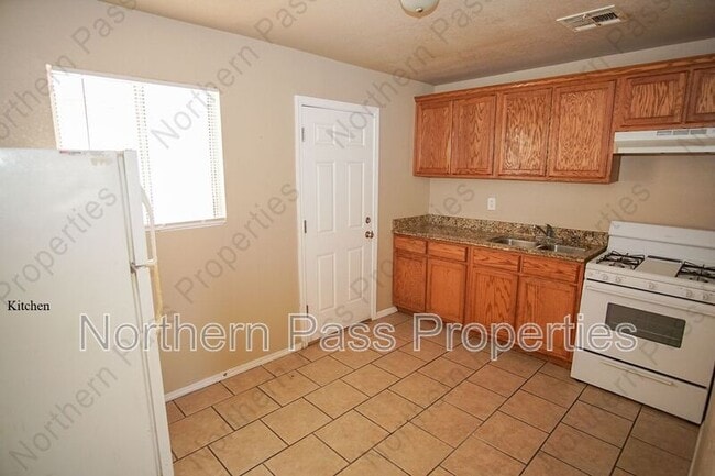 Photo - 8608 Lawson St