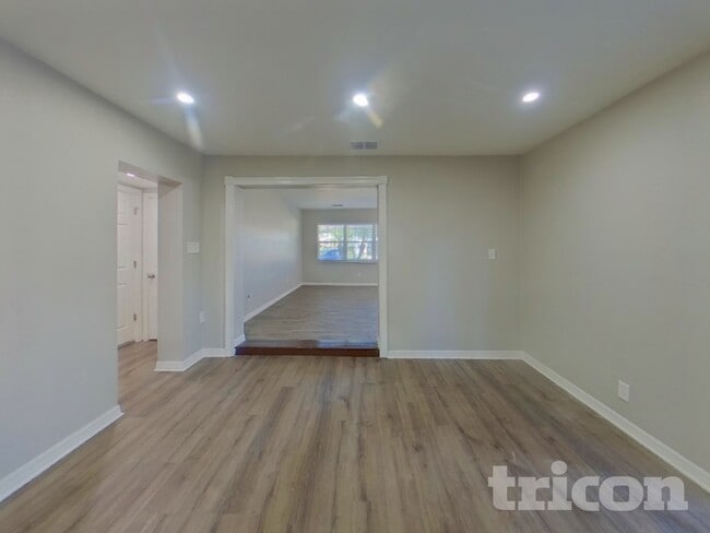 Photo - 3016 W Robson St