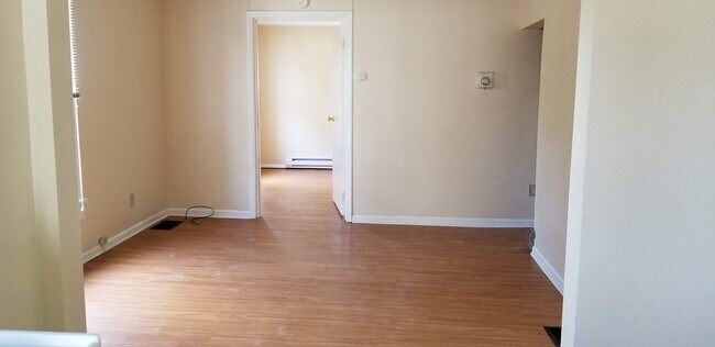 Sala de estar - 323 W 4th St