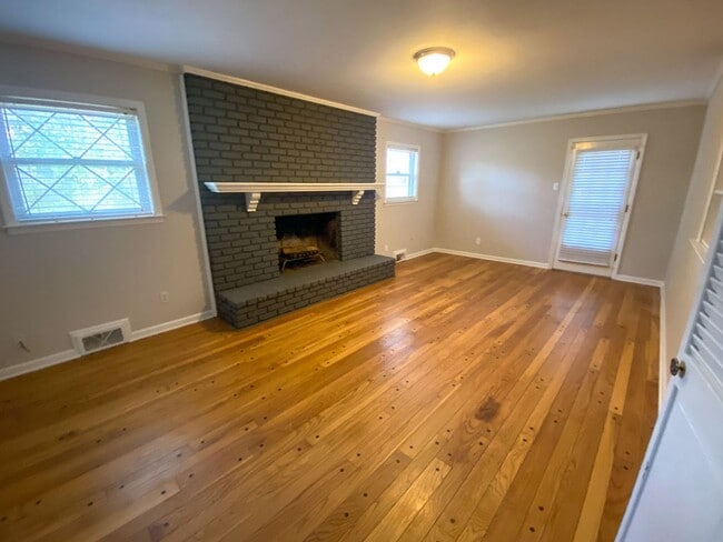 Photo - 4 bed, 2.5 bath home in East Memphis near CBHS, Shelby Farms, and Baptist Hospital