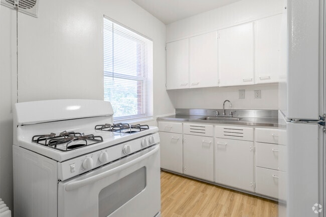 1 BR, 1 BA 660 SF