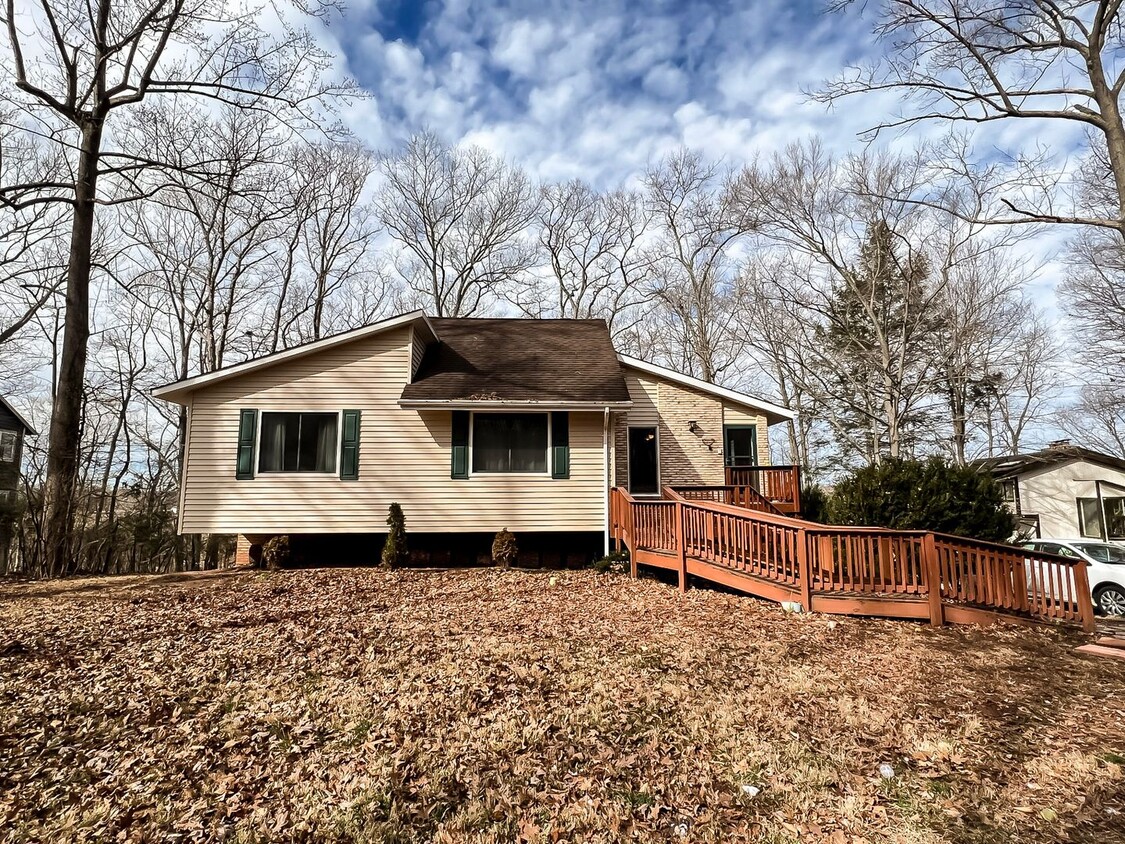 Outstanding 3 Bed 3 Bath Riverfront Home w... - Outstanding 3 Bed 3 Bath Riverfront Home w...