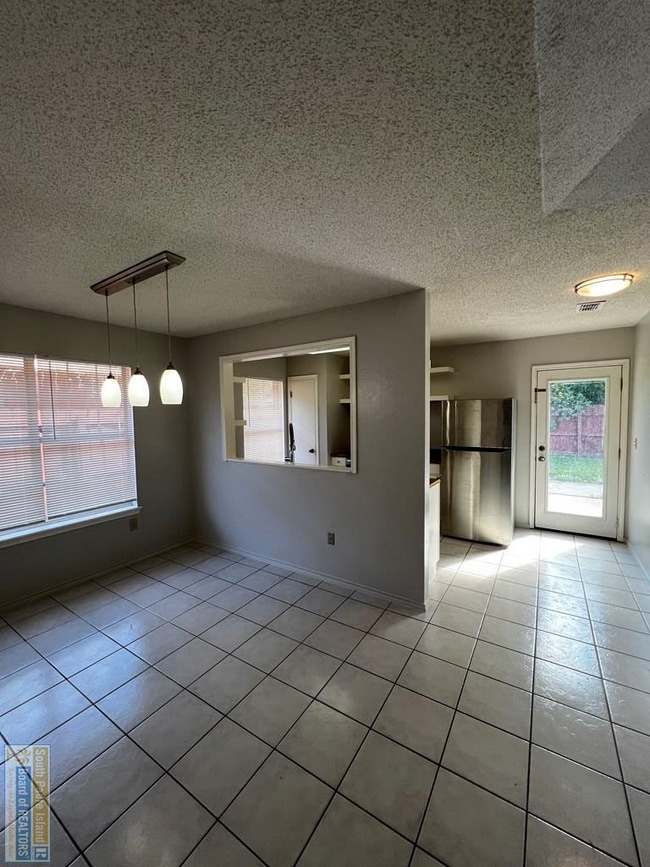 Photo - 2813 Capri St