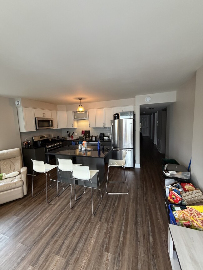 Building Photo - 59 Concord St N