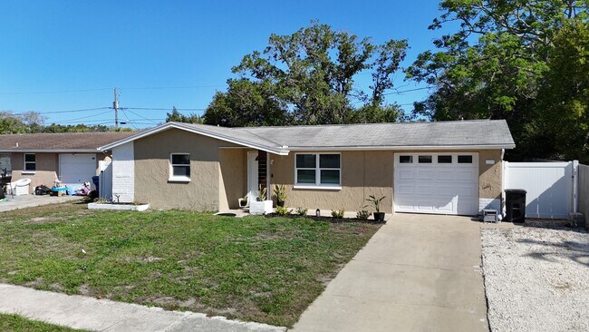 5913 Appletree Rd