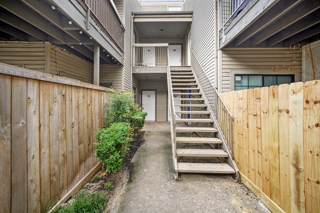 Building Photo - 9707 Richmond Ave. Unit 113 Rental