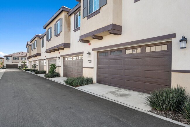 Photo - Beautiful 3 Bed / 2.5 Bath Condo with Open Floor Plan & Private Patio!