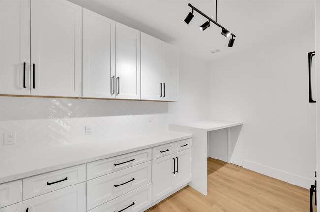 Building Photo - 15181 Frst Grv Dr