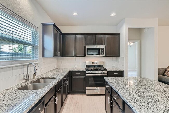 Photo - 821 Durness Dr