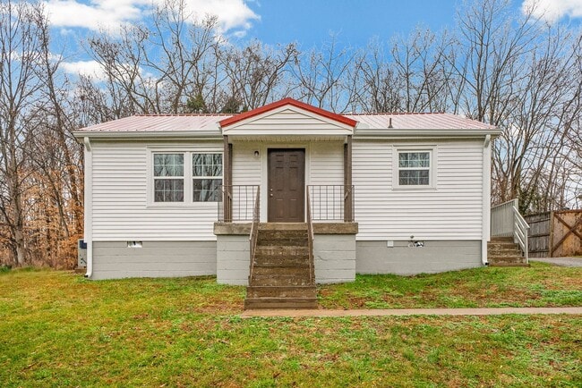 Building Photo - Renovated 2 bedroom home for rent Near Downtown Clarksville!