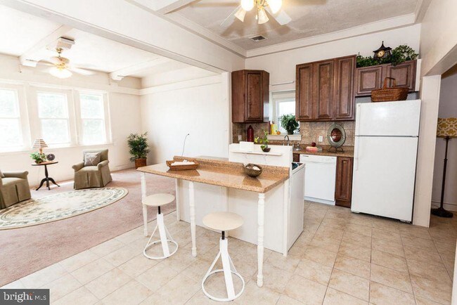 Photo - 91 E Main St