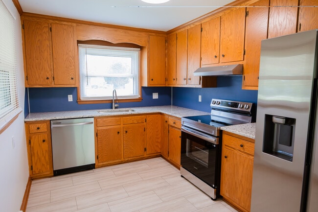 Photo - 120 Brooks St