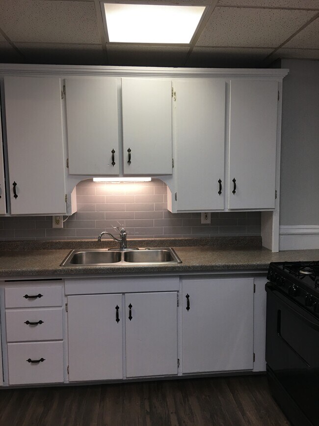 Photo - 209 E 4th St Unit 2