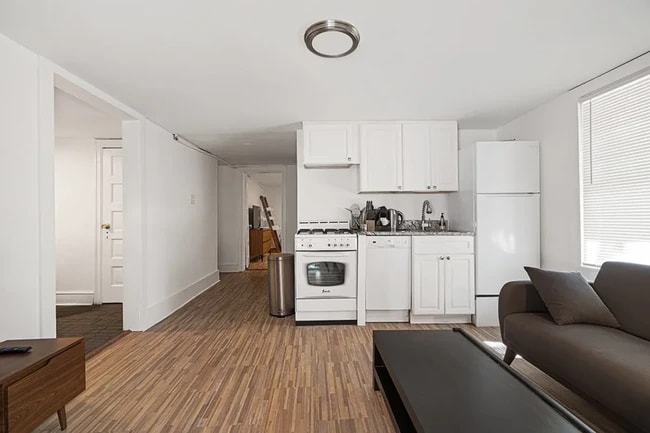 Kitchen FURNISHED Option - 4907 Atlantic Ave Unit 2