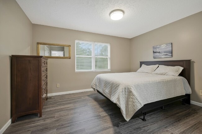 Photo - Corporate / Seasonal / Mid-term Rental - Furnished Unit B