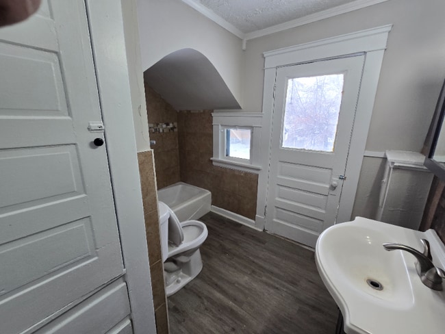 Photo - 1724 Cliffview Rd