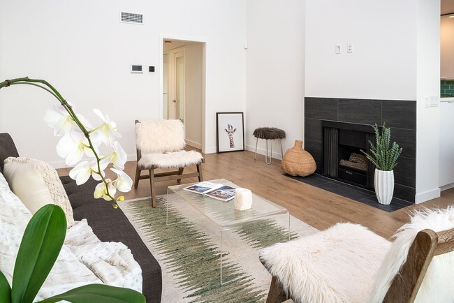 Photo - Off Melrose WEHO Unit 4