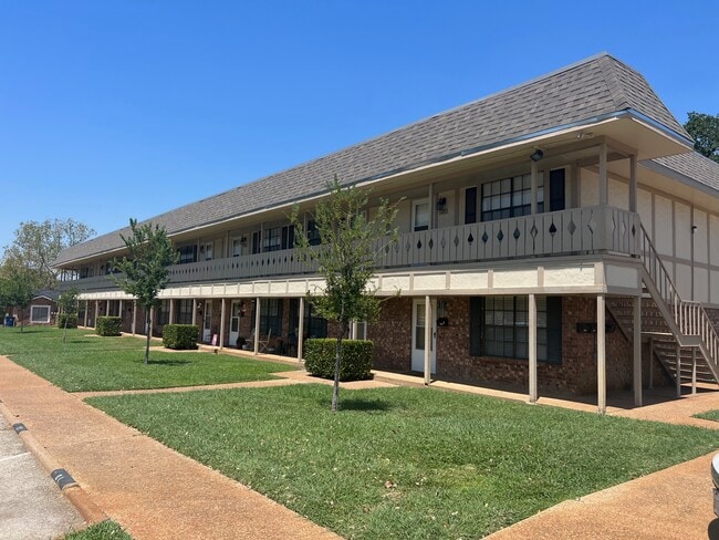 Willow Apts, 929 Brazos, Graham, TX 76450 - Willow Apts, 929 Brazos, Graham, TX 76450