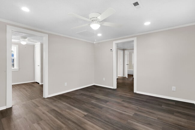 Photo - 211 Lawson St