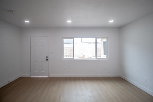 Photo - 2212 Continental Ave Unidad B