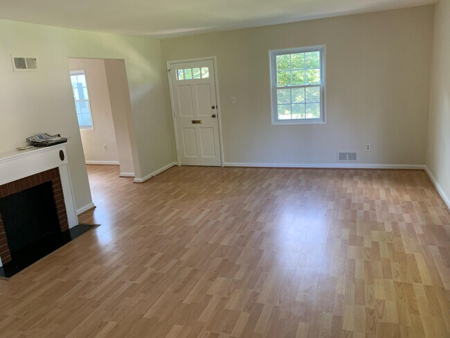 Photo - 5358 Pooks Hill Rd