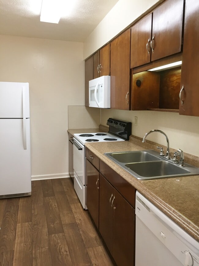 1BR/1BA The Dogwood - Pines at PeachTree