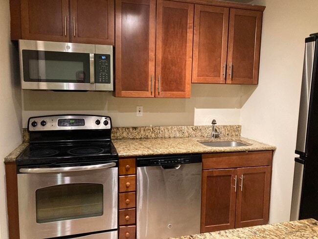 Building Photo - 111 Mulberry St Unit 1E