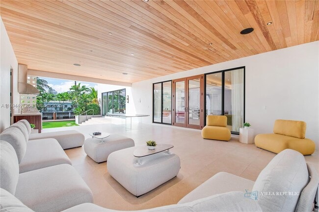 Photo - 1200 NE 87th St