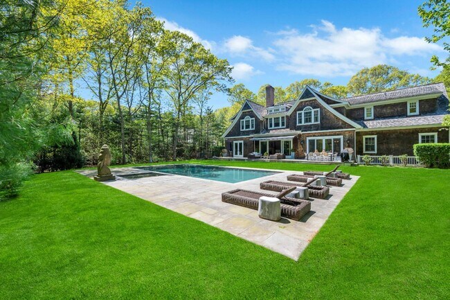 Photo - 22 E Woods Path