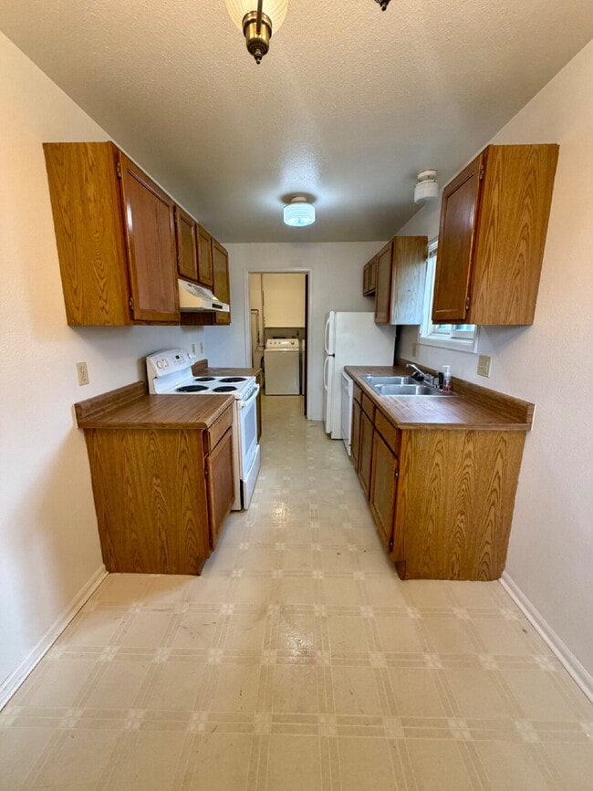 Photo - Main level two bedroom, one bathroom close to Greenway!