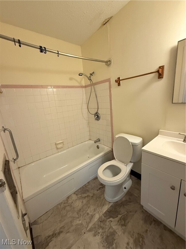 Building Photo - 1019 Maple Ave Unit B5