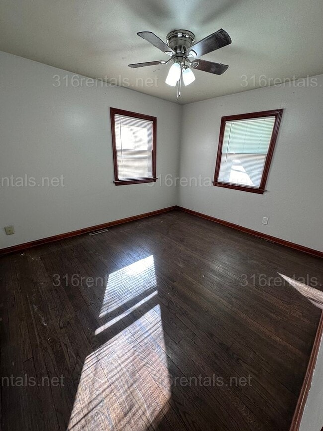 Photo - 840 N Belmont Ave