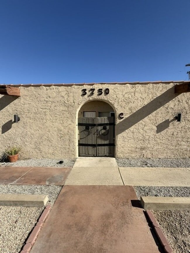Building Photo - 3750 E Calle De Ricardo Unit C