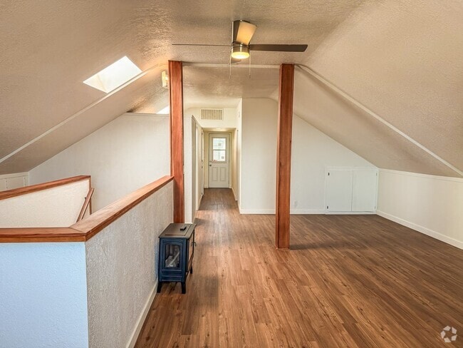 Building Photo - 158 N Ocean Ave Rental