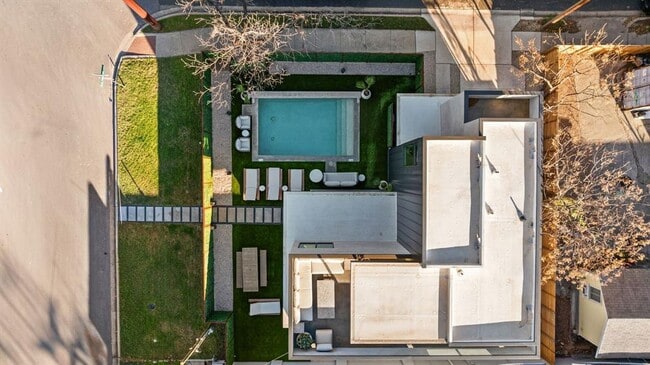 Photo - 1304 Comal St