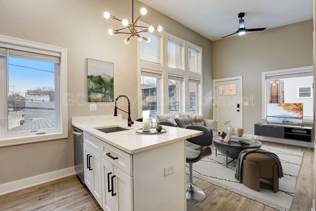 Photo - 4329 N Ashland Ave Unit C