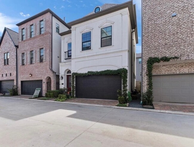 Building Photo - 2006 Covent Garden Station