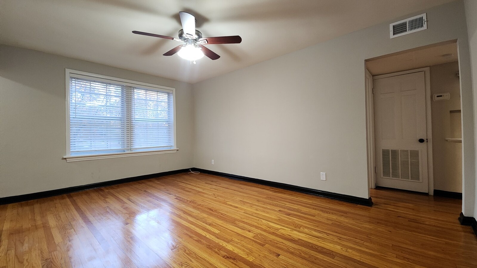 Photo - 1019 Sanford Ave Unidad 1020