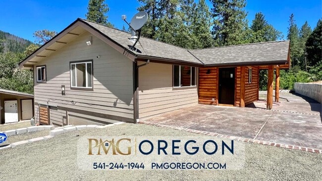 Building Photo - 4323 Galice Rd