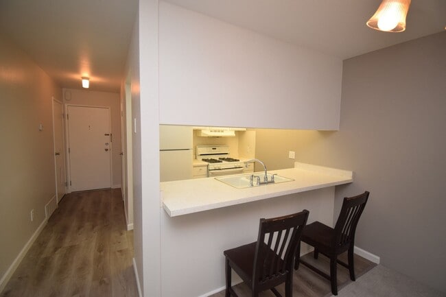Photo - Spacious 1 bed 1 bath Condo on Foothill Dr! Unit 624