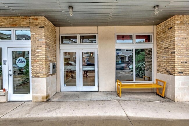 Photo - 2124 E 6th St Unidad 305